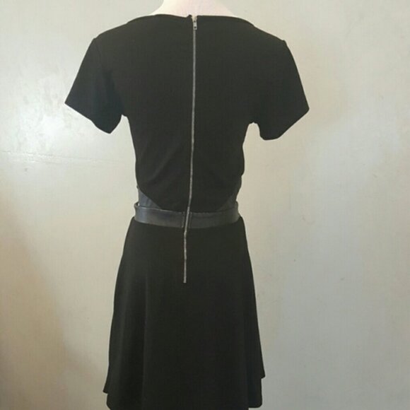 ONE Clothes Side cutout dress  women's size Medium (N28) - Picture 5 of 6